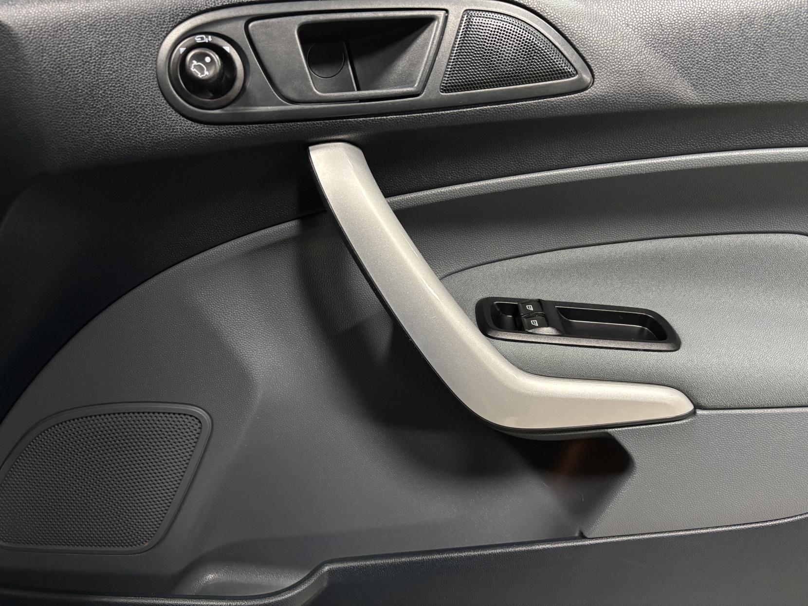 Ford Fiesta 1.4 Zetec Hatchback 5dr Petrol Manual (133 g/km, 94 bhp)