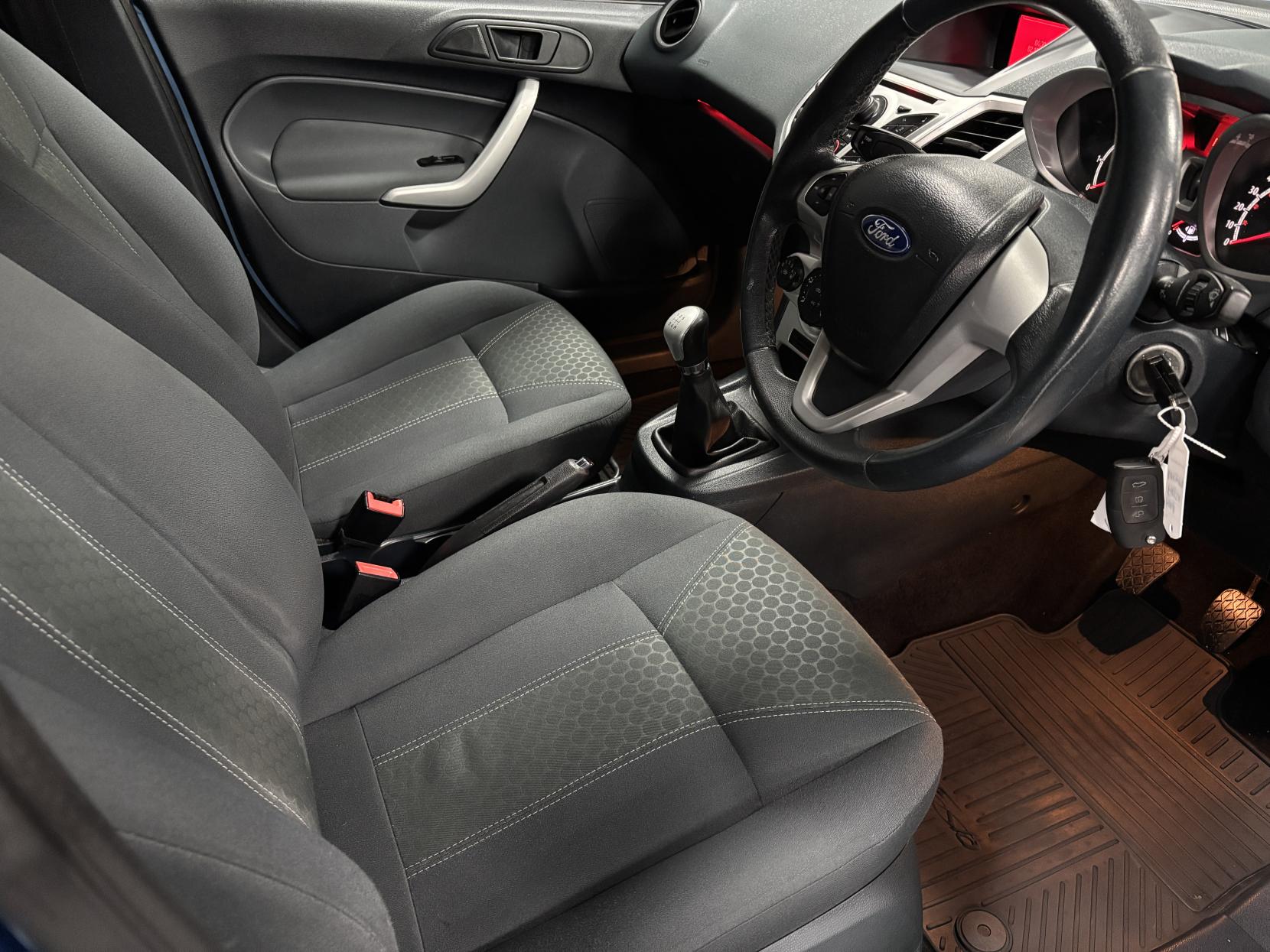 Ford Fiesta 1.4 Zetec Hatchback 5dr Petrol Manual (133 g/km, 94 bhp)