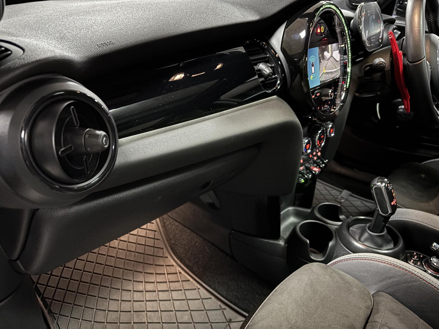 MINI Hatch 2.0 Cooper S Sport Hatchback 3dr Petrol Steptronic Euro 6 (s/s) (178 ps)