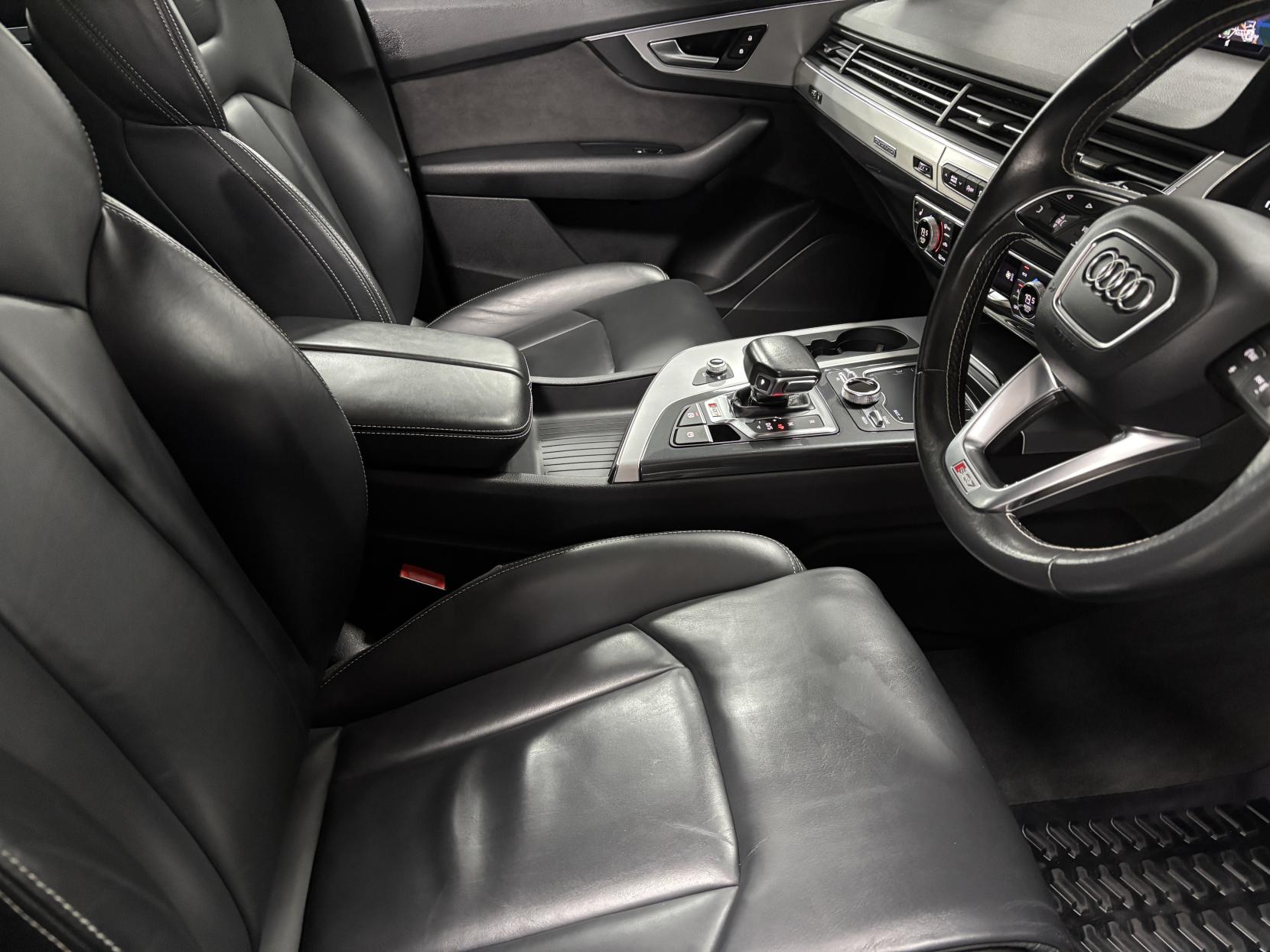 Audi SQ7 4.0 TDI V8 SUV 5dr Diesel Tiptronic quattro Euro 6 (s/s) (435 ps)