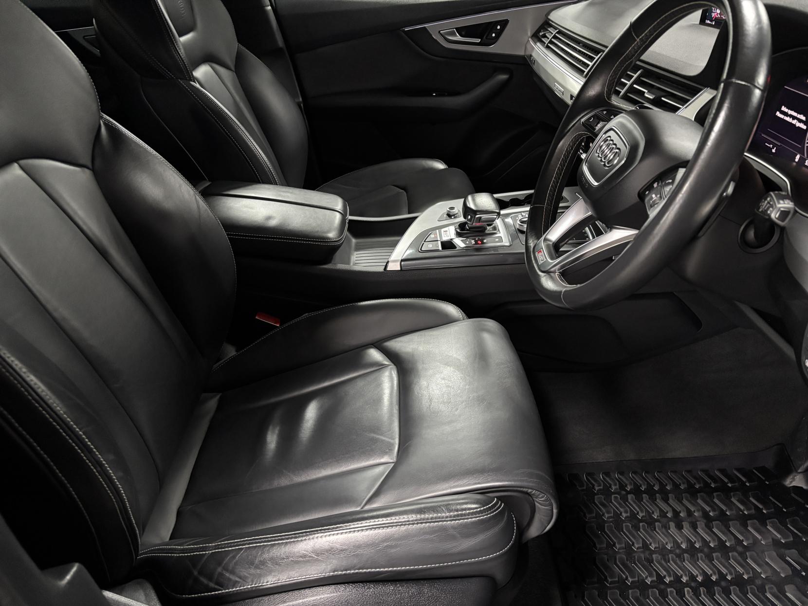 Audi SQ7 4.0 TDI V8 SUV 5dr Diesel Tiptronic quattro Euro 6 (s/s) (435 ps)