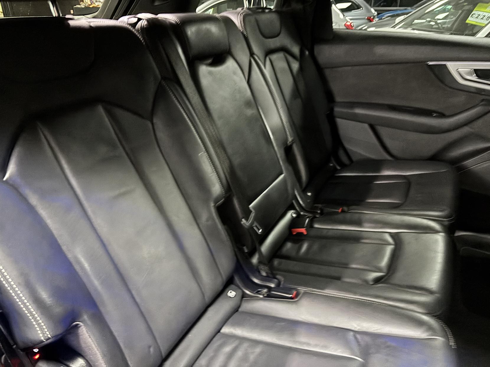 Audi SQ7 4.0 TDI V8 SUV 5dr Diesel Tiptronic quattro Euro 6 (s/s) (435 ps)