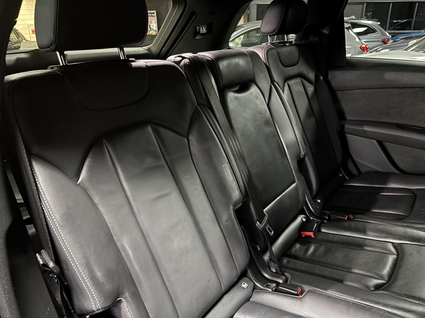 Audi SQ7 4.0 TDI V8 SUV 5dr Diesel Tiptronic quattro Euro 6 (s/s) (435 ps)