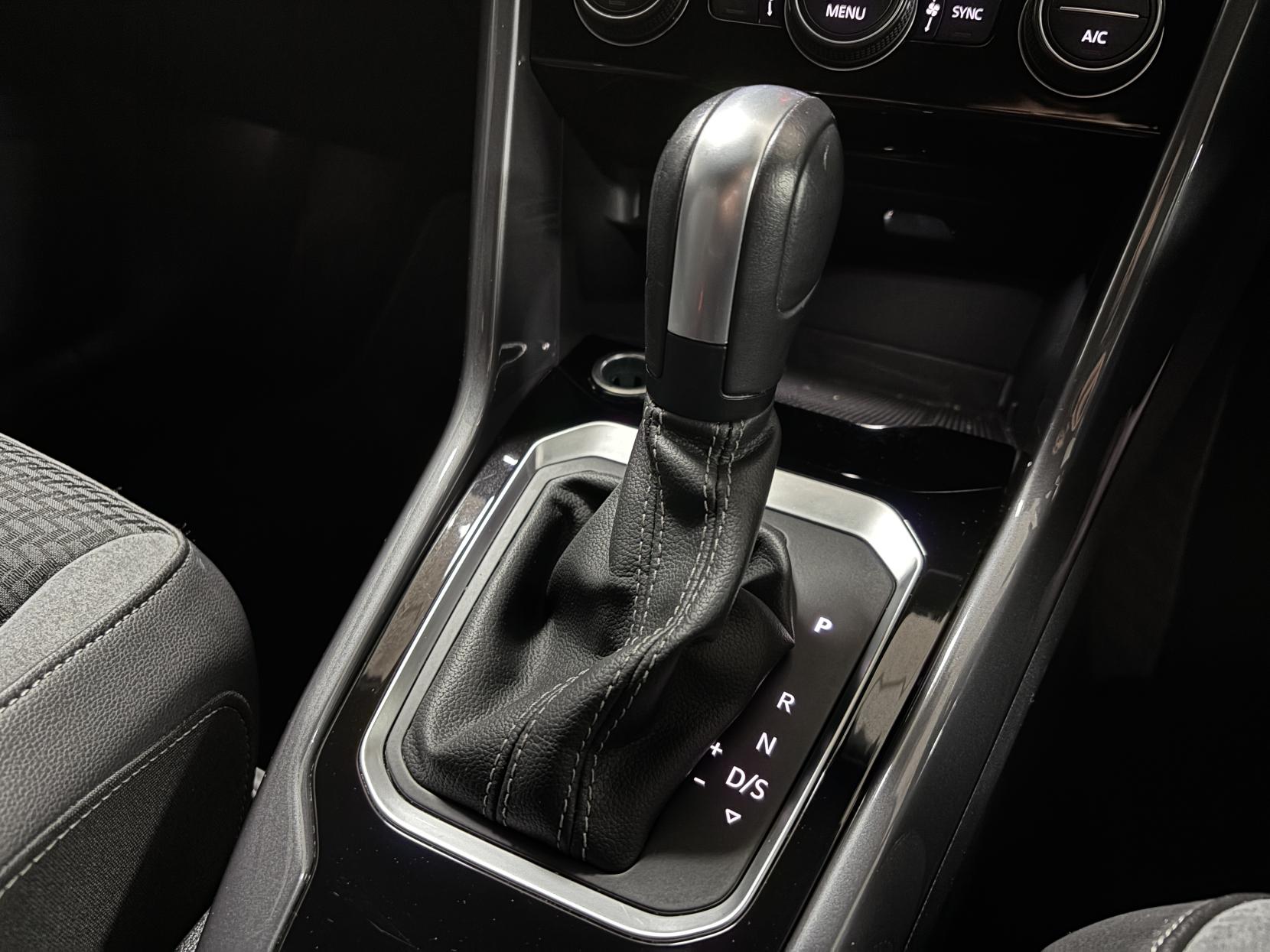 Volkswagen T-Roc 1.5 TSI GPF EVO R-Line SUV 5dr Petrol DSG Euro 6 (s/s) (150 ps)