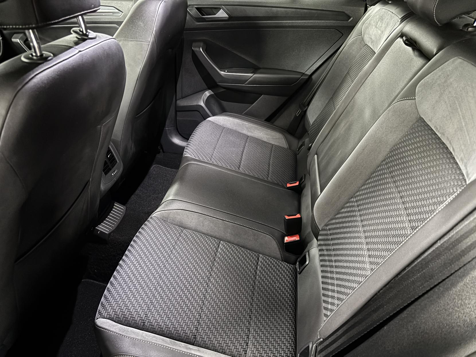 Volkswagen T-Roc 1.5 TSI GPF EVO R-Line SUV 5dr Petrol DSG Euro 6 (s/s) (150 ps)